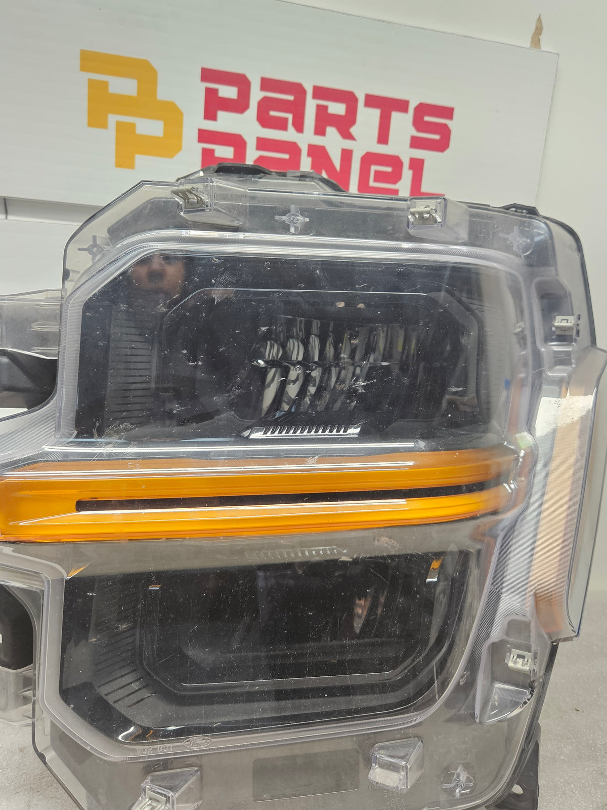 2024-2026 FORD F-150 DRIVER SIDE LED HEADLIGHT RL34-13E015-AJ OEM USED.