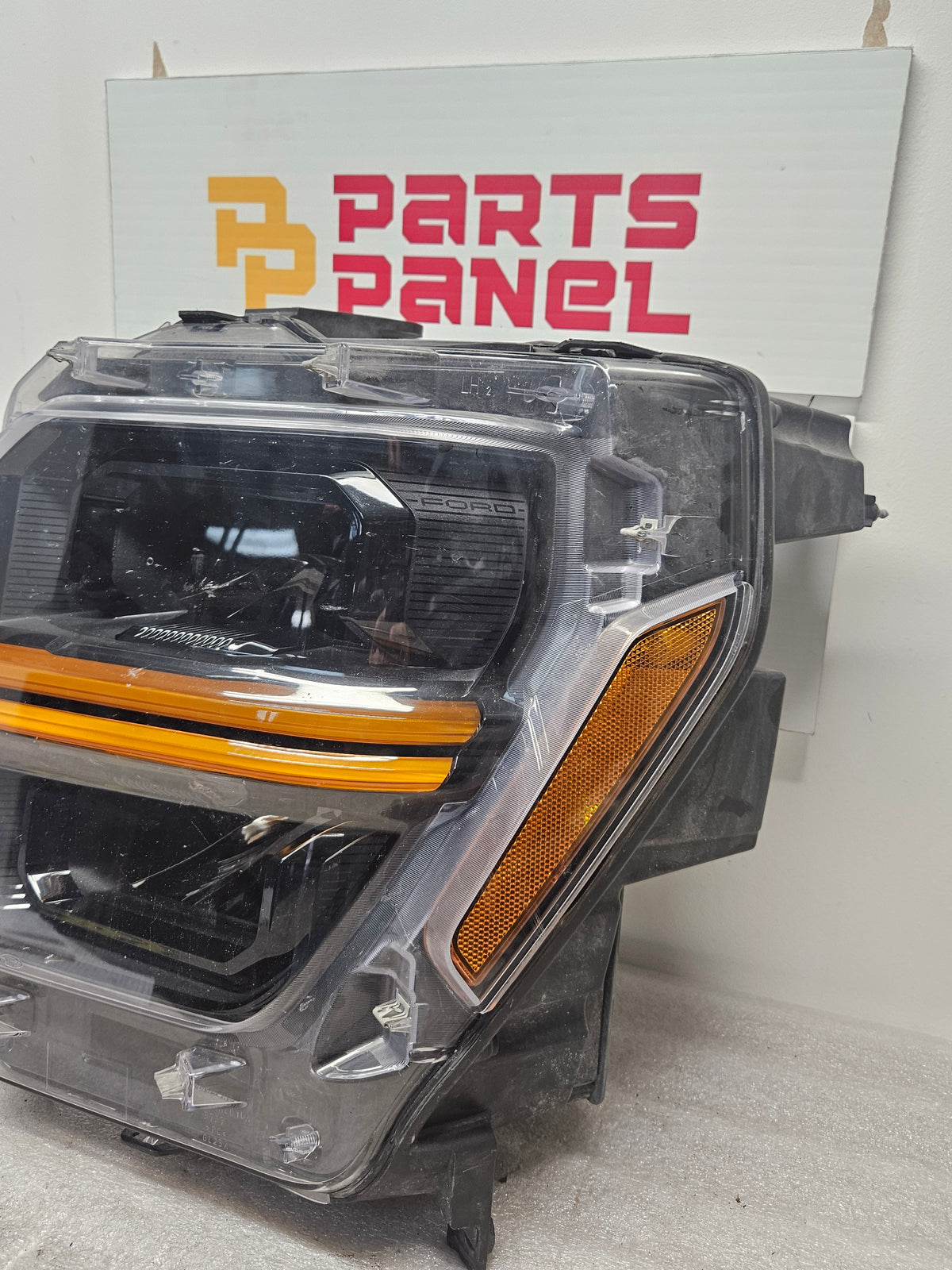 2024-2026 FORD F-150 DRIVER SIDE LED HEADLIGHT RL34-13E015-AJ OEM USED.