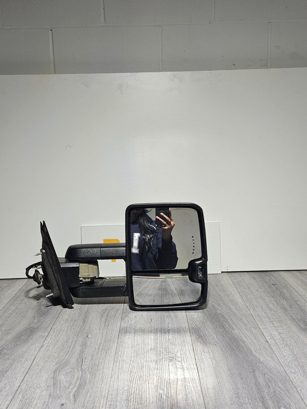 2014-2019 CHEVY SILVERADO 1500/SIERRA 1500 DRIVER SIDE TOWING DOOR MIRROR OEM USED