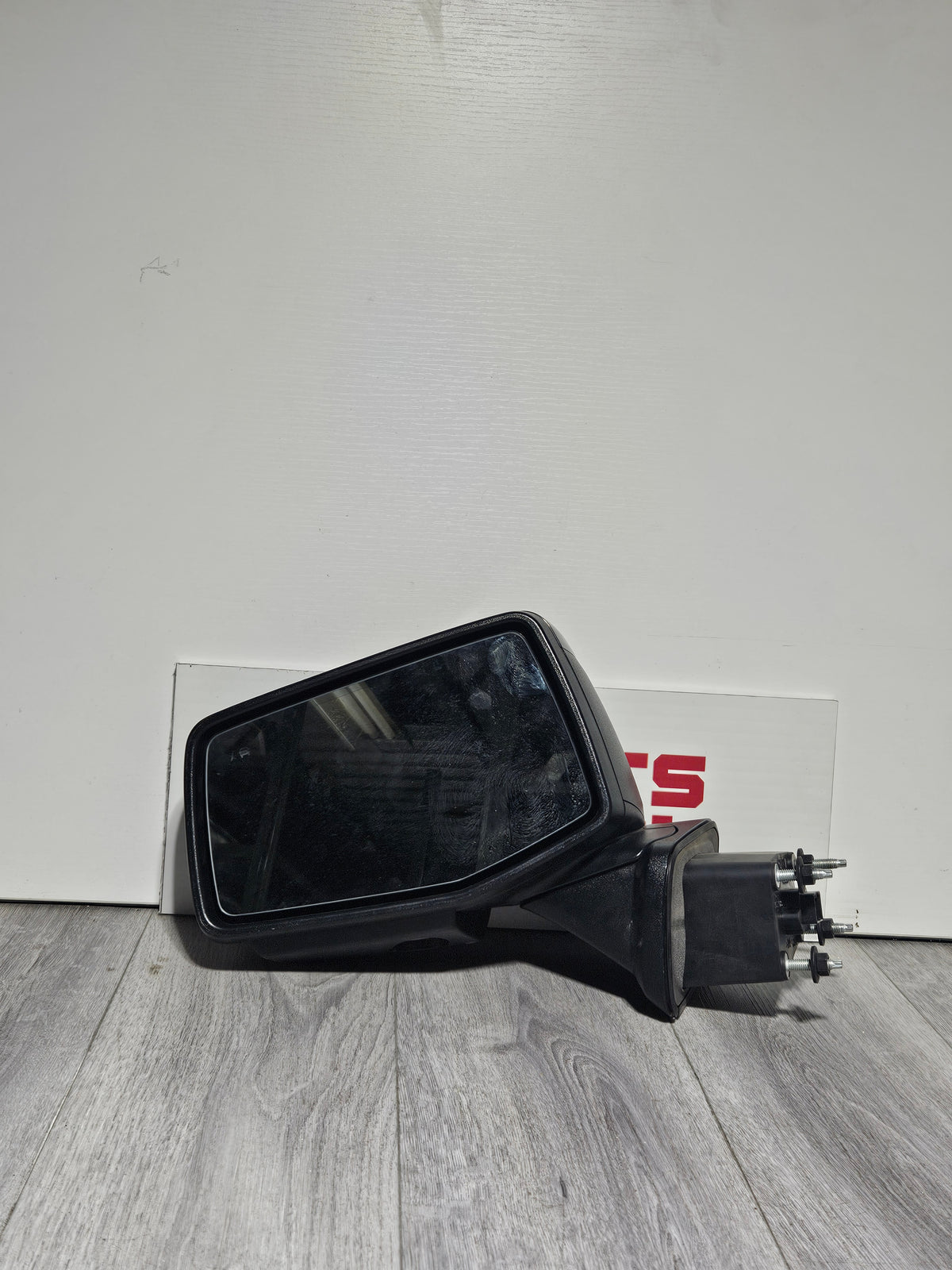 2019-2025 CHEVY SILVERADO 1500 DRIVER SIDE DOOR MIRROR OEM USED.