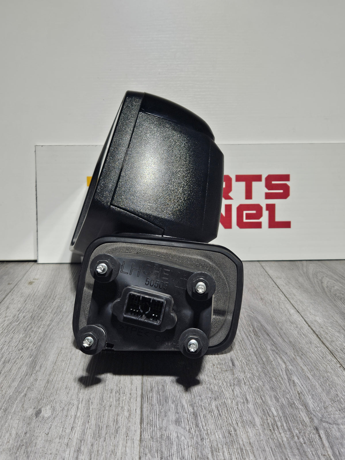 2019-2025 CHEVY SILVERADO 1500 DRIVER SIDE DOOR MIRROR OEM USED.