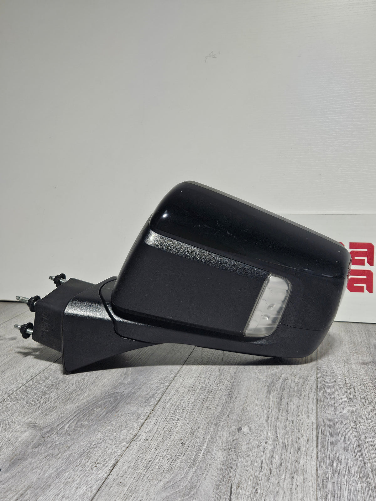 2019-2025 CHEVY SILVERADO 1500 DRIVER SIDE DOOR MIRROR OEM USED.