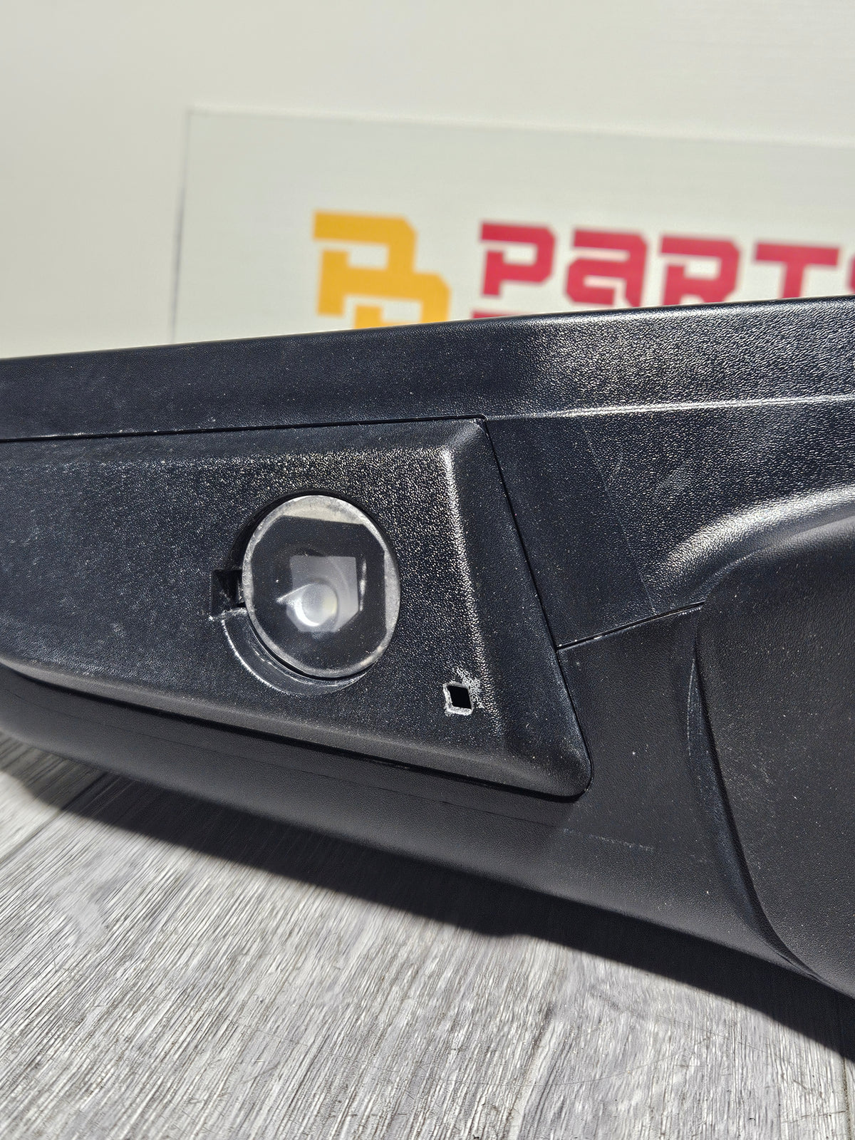 2019-2025 CHEVY SILVERADO 1500 DRIVER SIDE DOOR MIRROR OEM USED.