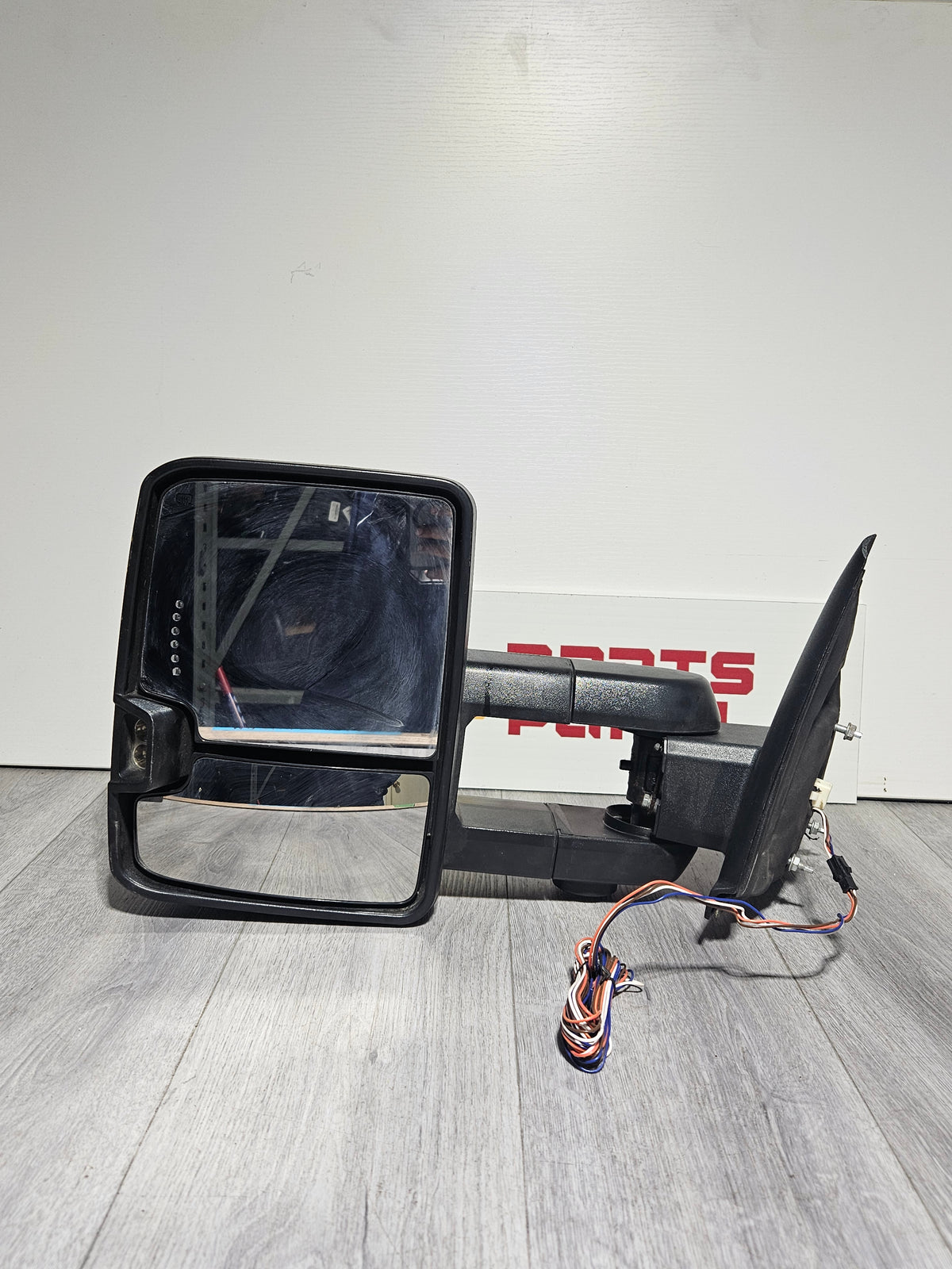 2014-2019 CHEVY SILVERADO 1500 /GMC SIERRA 1500 PASSENGER SIDE DOOR MIRROR OEM USED
