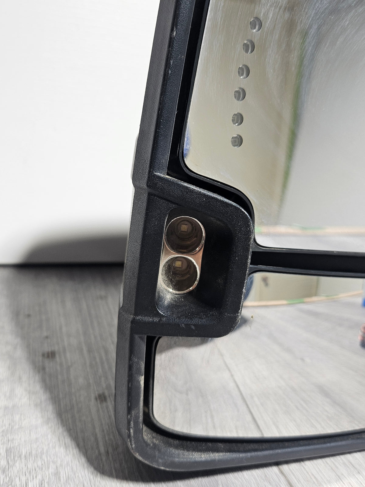 2014-2019 CHEVY SILVERADO 1500 /GMC SIERRA 1500 PASSENGER SIDE DOOR MIRROR OEM USED