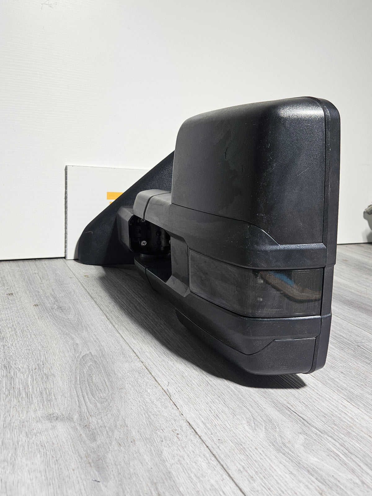 2014-2019 CHEVY SILVERADO 1500 /GMC SIERRA 1500 PASSENGER SIDE DOOR MIRROR OEM USED
