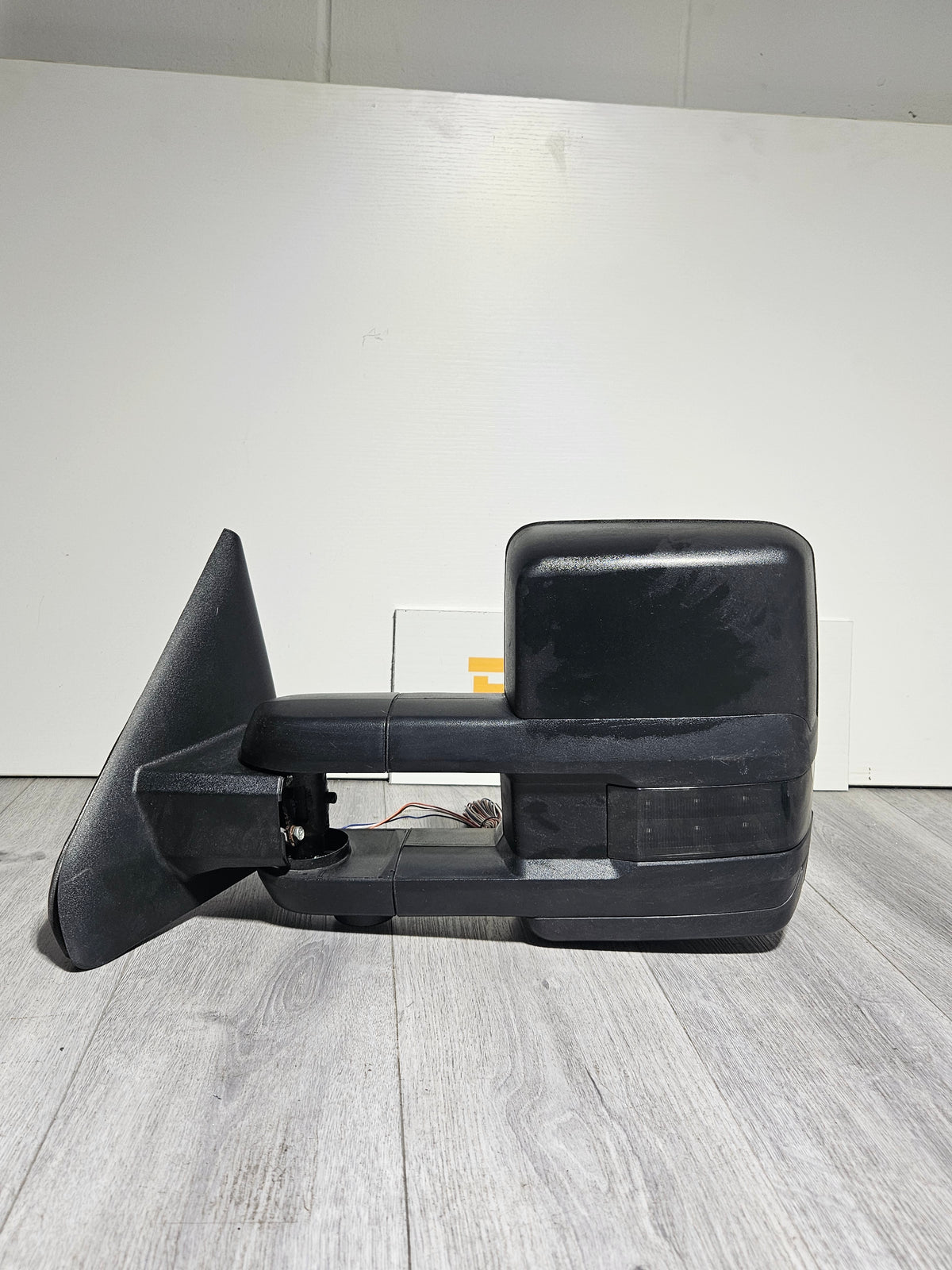 2014-2019 CHEVY SILVERADO 1500 /GMC SIERRA 1500 PASSENGER SIDE DOOR MIRROR OEM USED