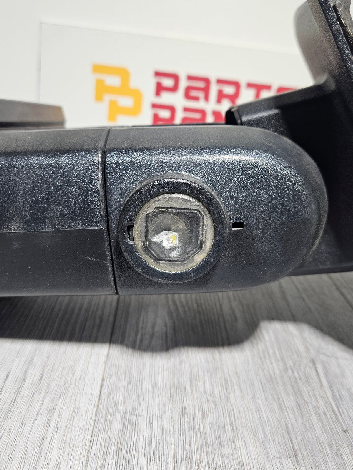 2014-2019 CHEVY SILVERADO 1500 /GMC SIERRA 1500 PASSENGER SIDE DOOR MIRROR OEM USED