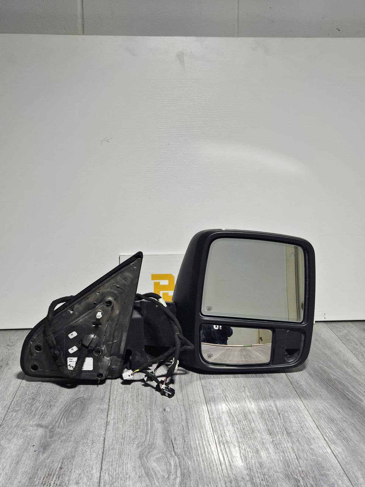 2023-2026 RAM 2500HD/3500HD PASSENGER SIDE DOOR MIRROR OEM USED