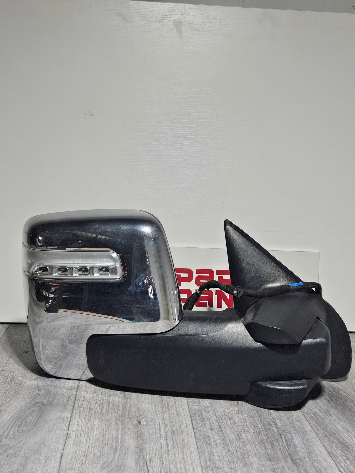 2023-2026 RAM 2500HD/3500HD PASSENGER SIDE DOOR MIRROR OEM USED