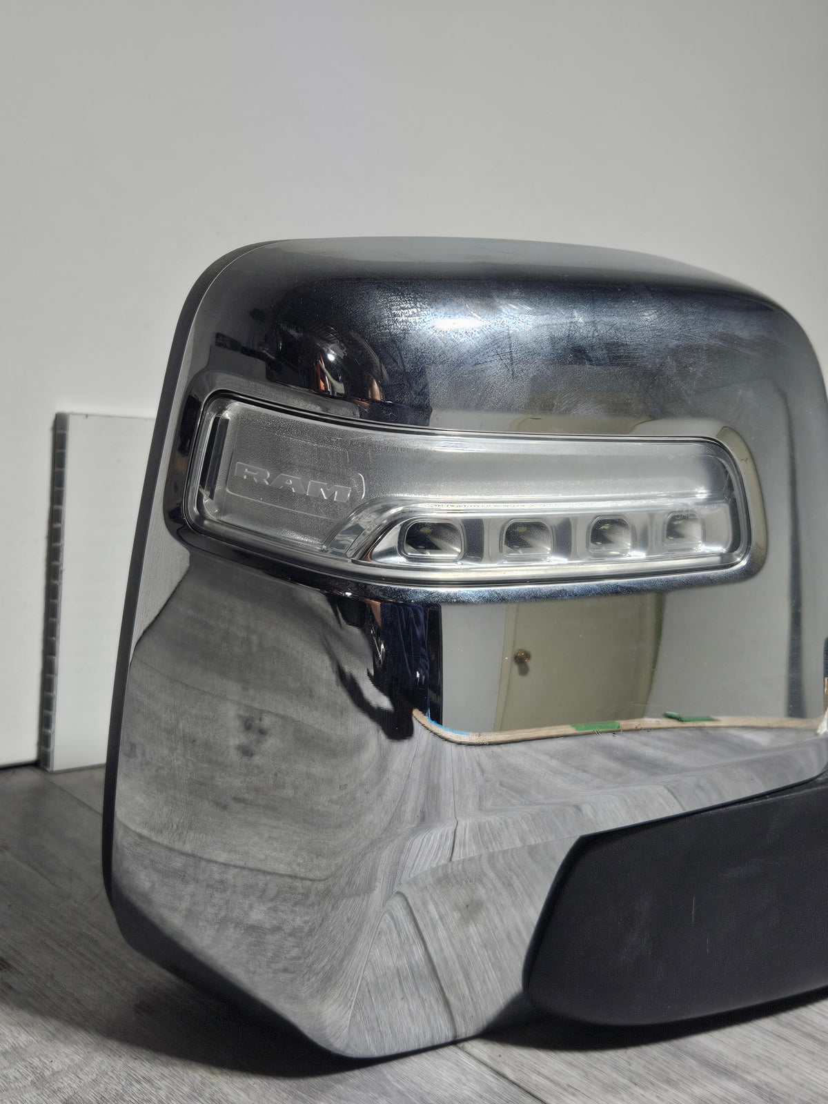 2023-2026 RAM 2500HD/3500HD PASSENGER SIDE DOOR MIRROR OEM USED