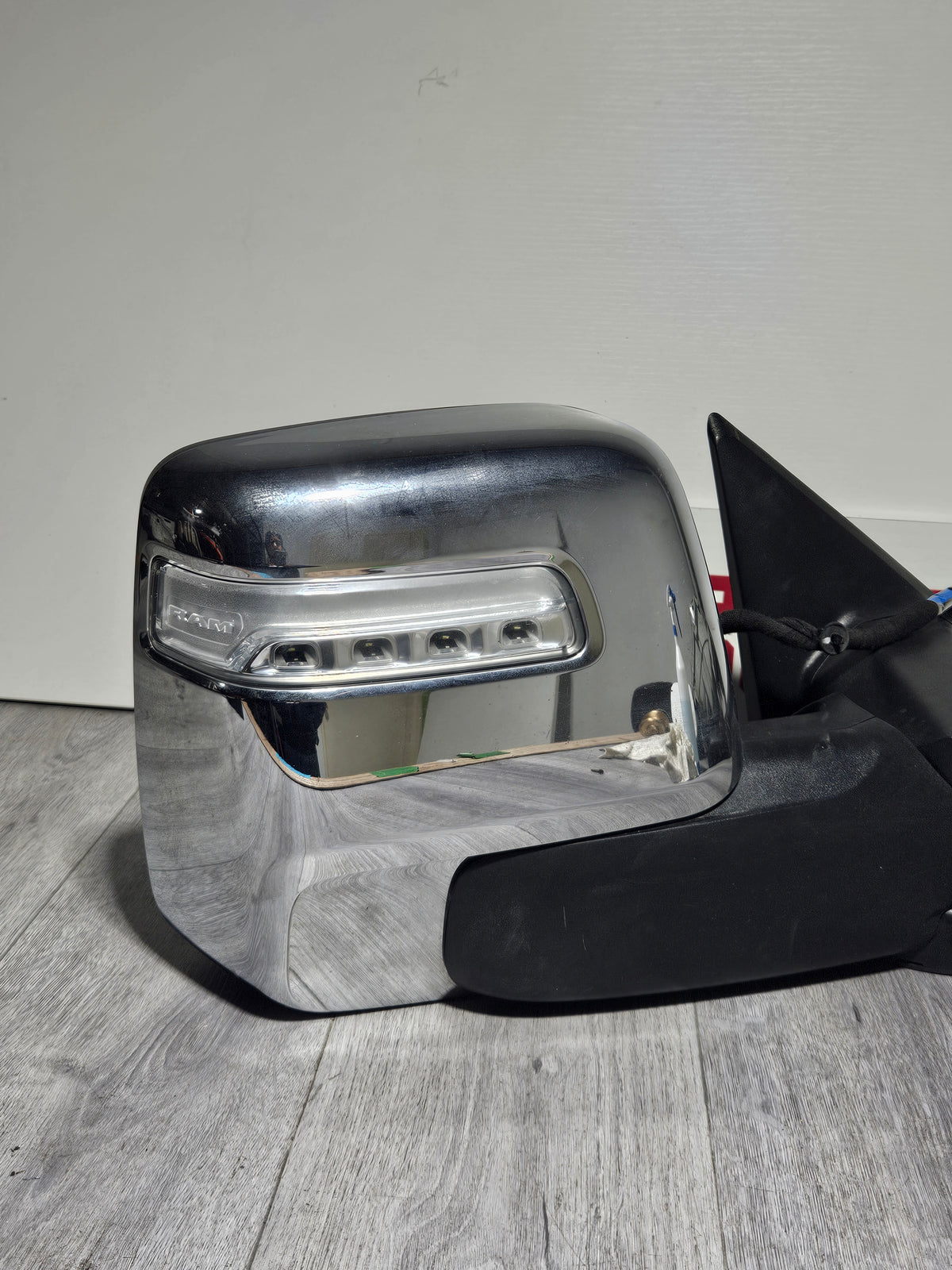 2023-2026 RAM 2500HD/3500HD PASSENGER SIDE DOOR MIRROR OEM USED