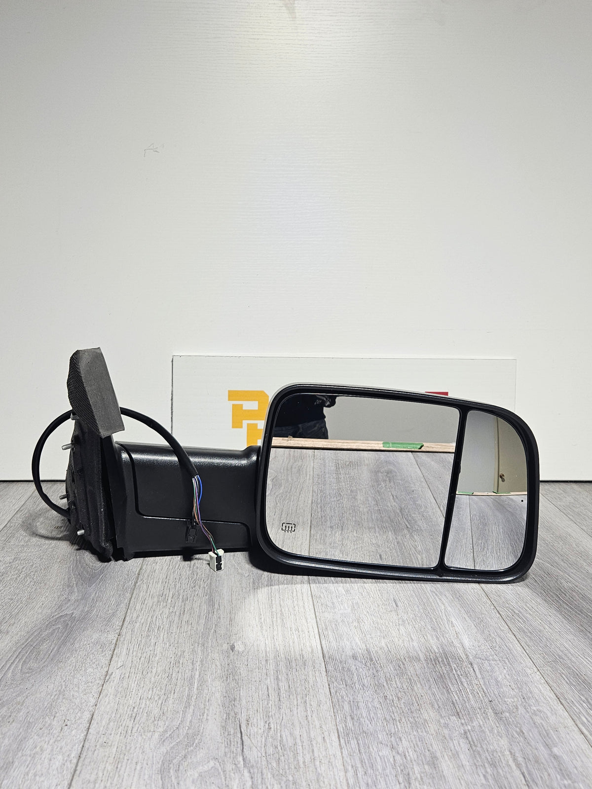 2009-2018 RAM 1500-5500 PASSENGER SIDE DOOR MIRROR OEM USED