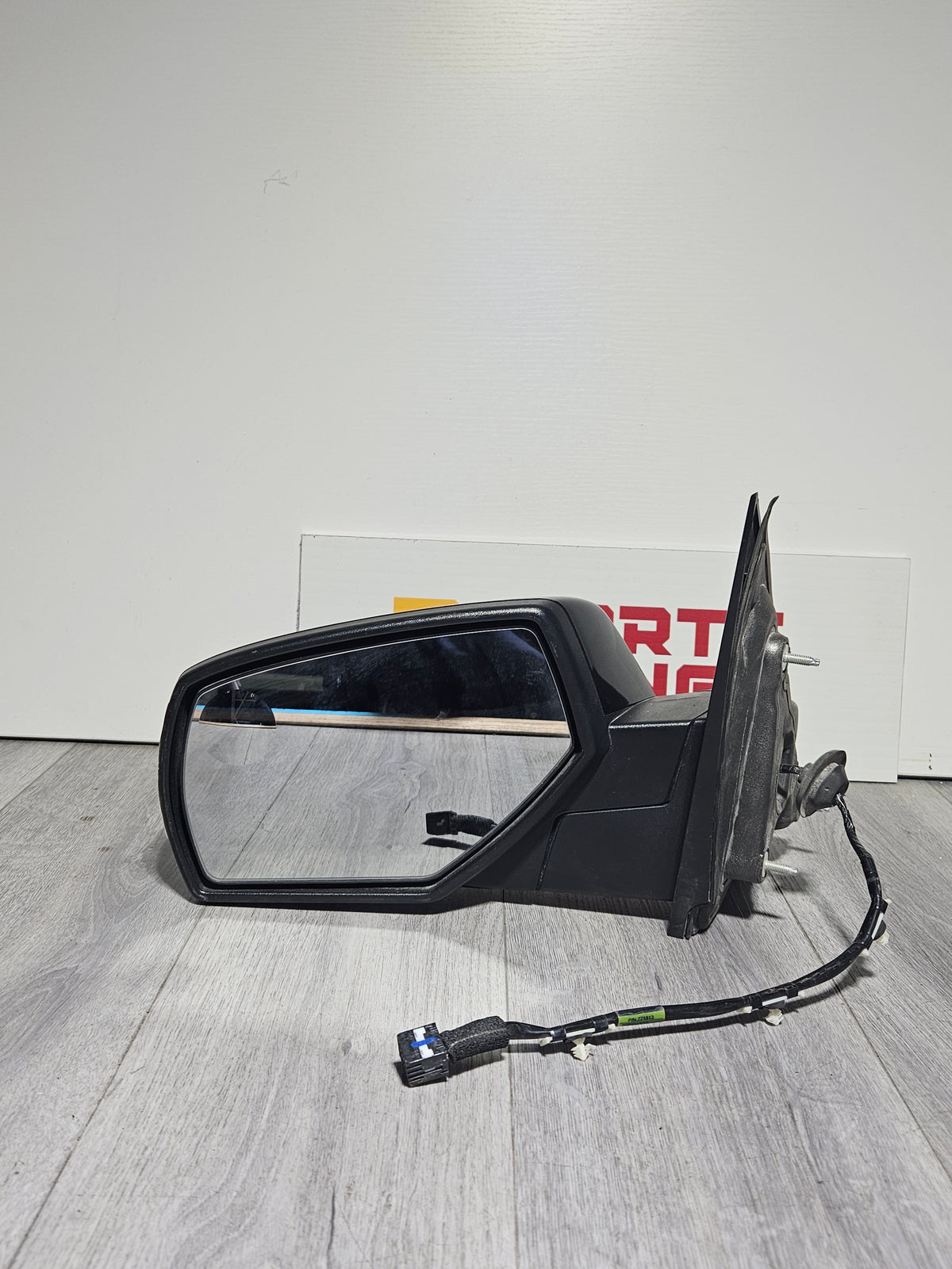 2014-2019 SIERRA/SILVERADO 1500-3500 LEFT HAND DRIVER DOOR MIRROR OEM USED 23206731