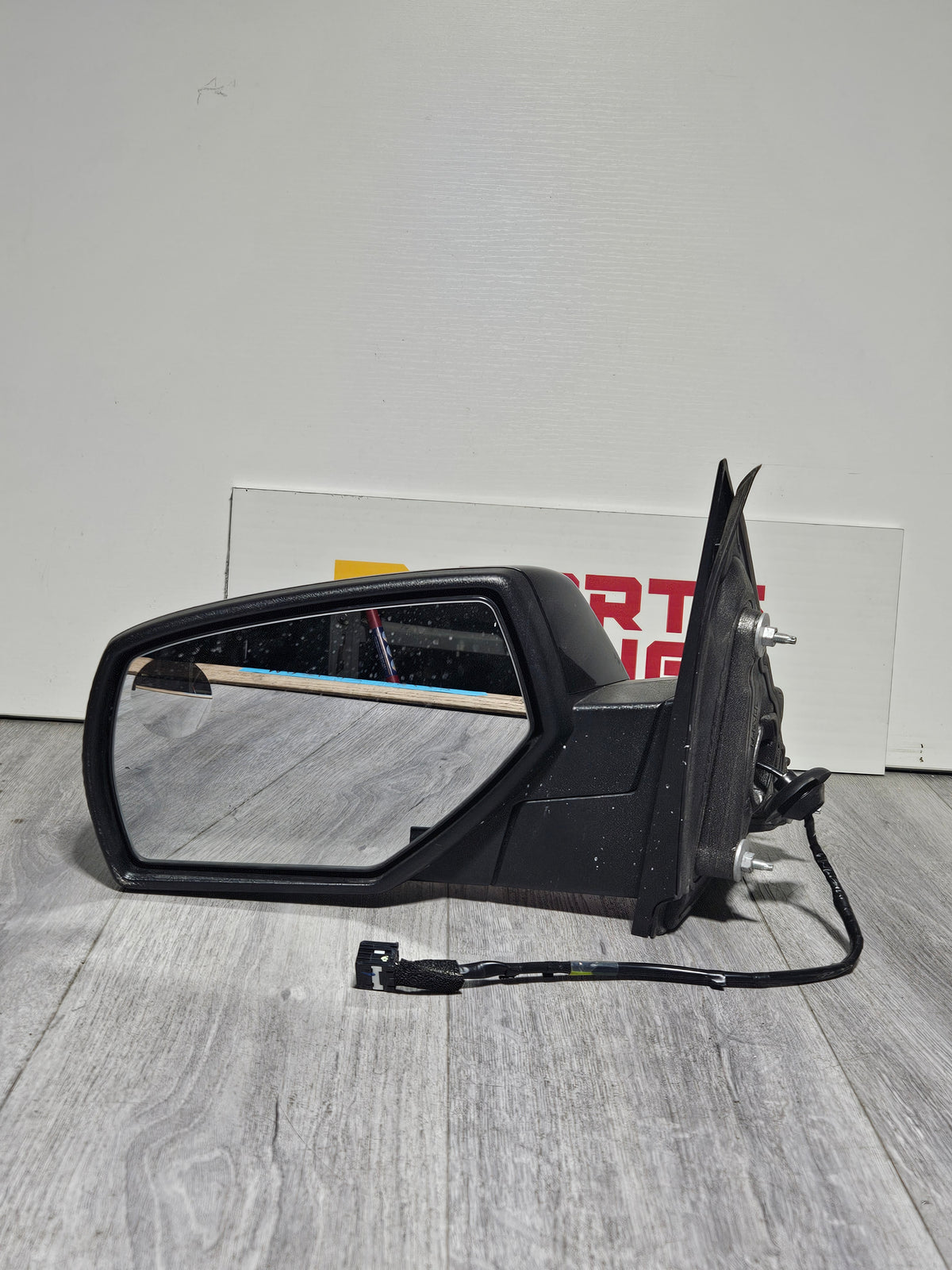 2014-2018 CHEVY/SIERRA 1500 DRIVER SIDE DOOR MIRROR OEM USED 23180080
