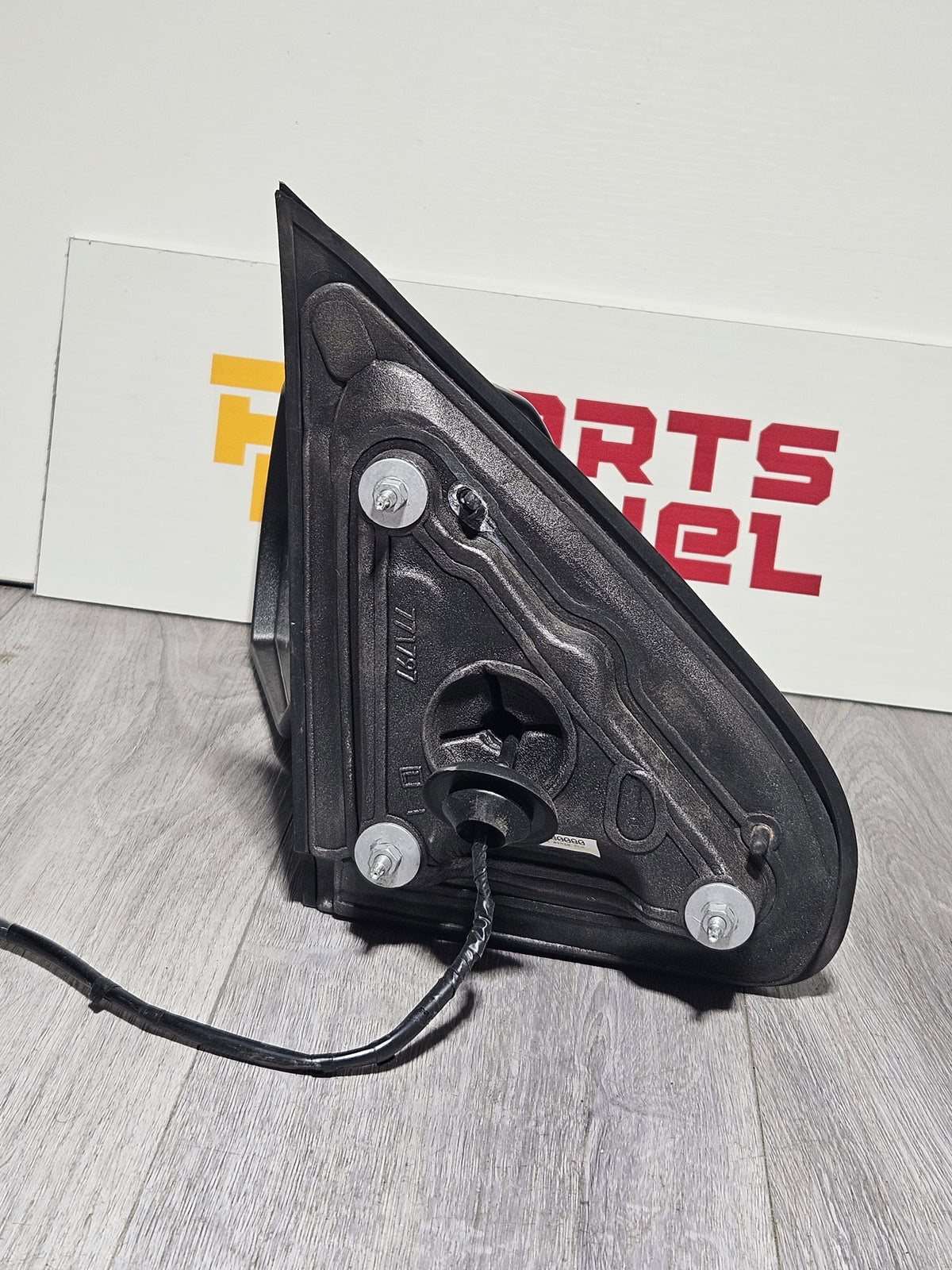 2014-2018 CHEVY/SIERRA 1500 DRIVER SIDE DOOR MIRROR OEM USED 23180080