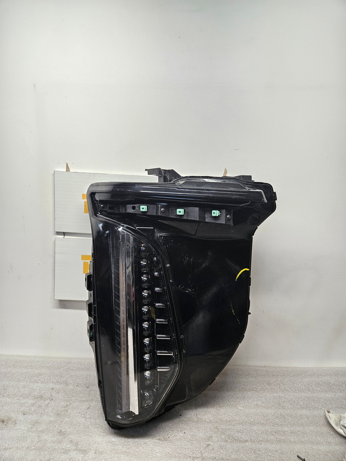 2025 2027 CADILLAC ESCALADE PASSENGER SIDE LED HEADLIGHT OEM USED
