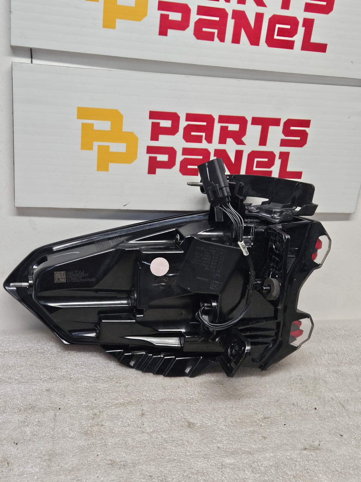 2024 2026 GMC ACADIA DRIVER SIDE LED OUTER TAILLIGHT OEM USED 26557064