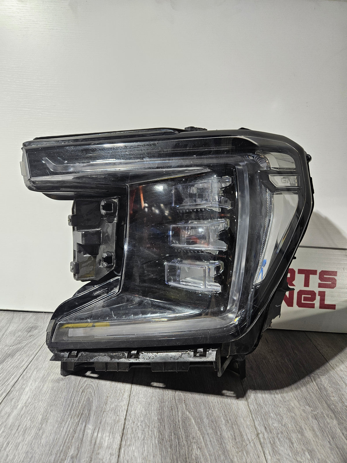 2021 2024 GMC YUKON/YUKON XL DRIVER SIDE LED HEADLIGHT OEM USED 86546577