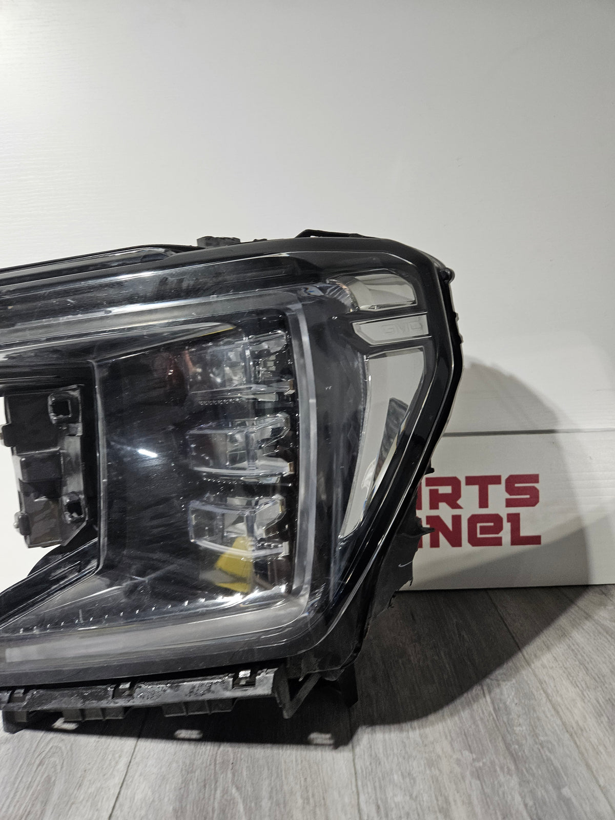 2021 2024 GMC YUKON/YUKON XL DRIVER SIDE LED HEADLIGHT OEM USED 86546577