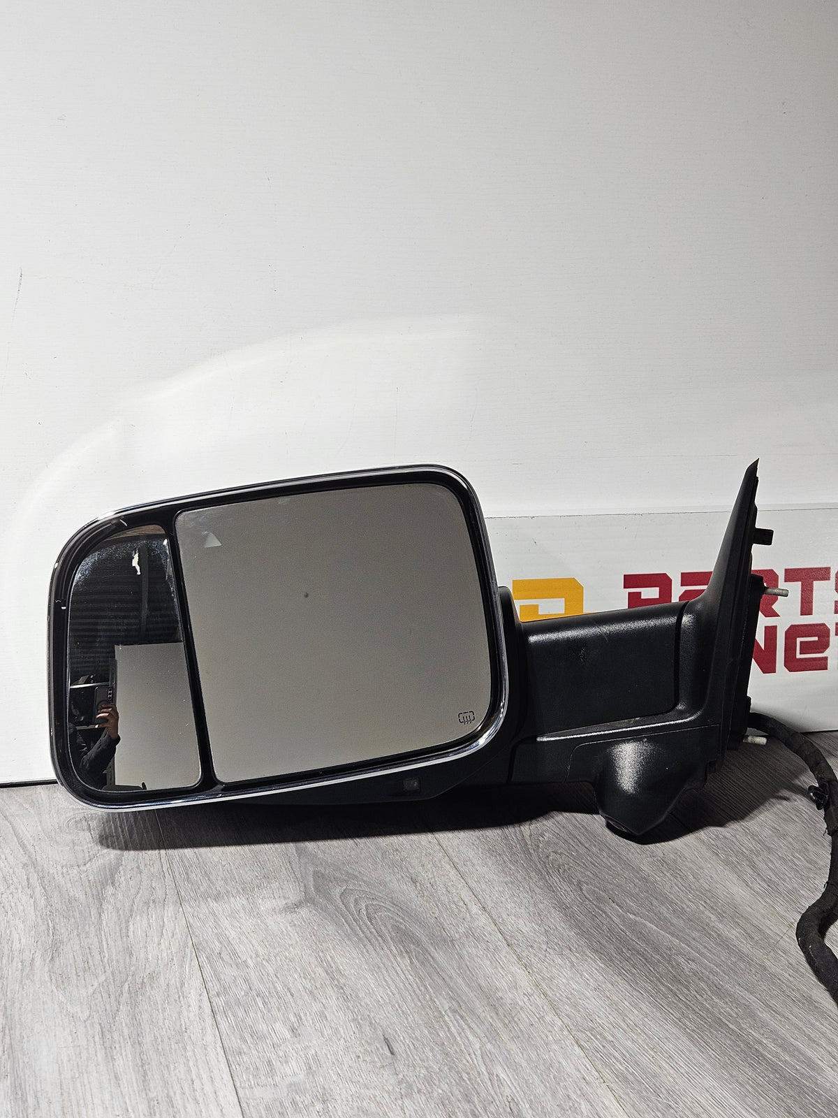 2019-2024 RAM 1500 DRIVER SIDE DOOR MIRROR BLACK OEM USED 68493429AA