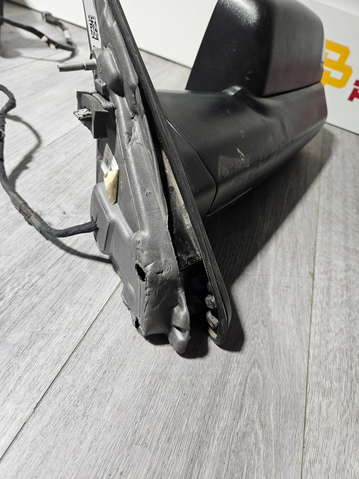 2019-2024 RAM 1500 DRIVER SIDE MIRROR OEM USED 68276473AC.