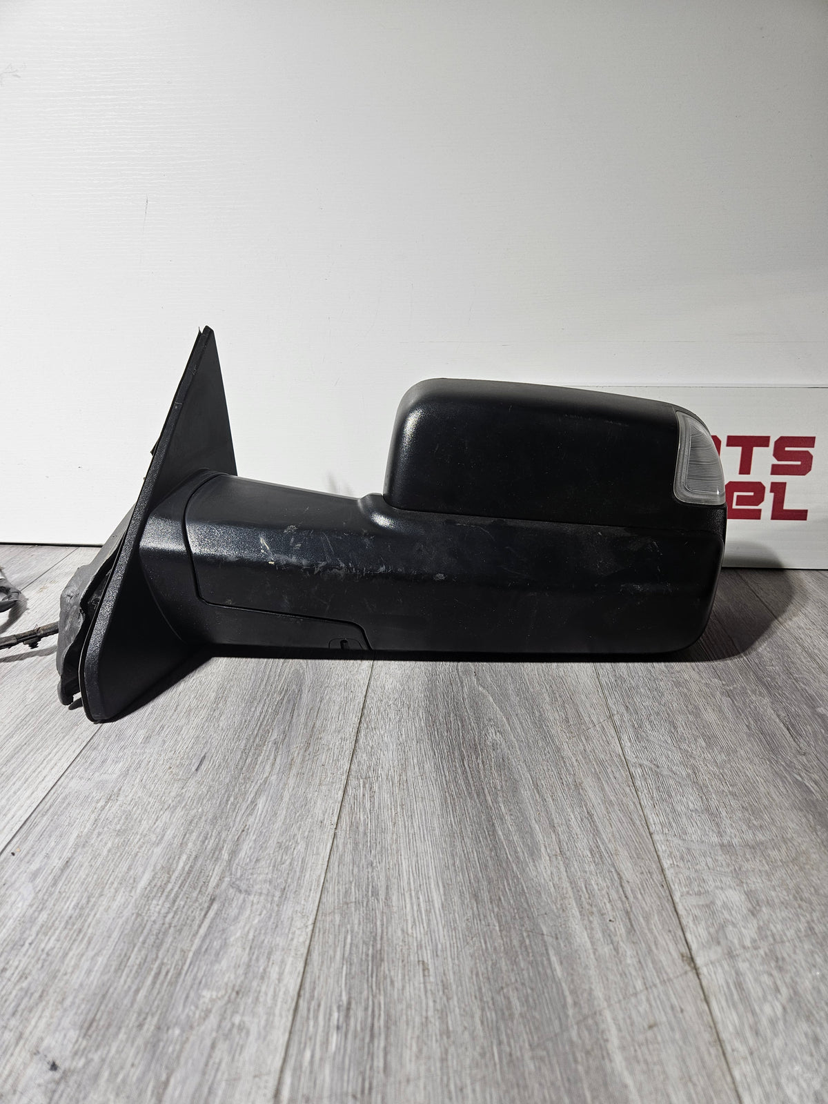 2019-2024 RAM 1500 DRIVER SIDE MIRROR OEM USED 68276473AC.