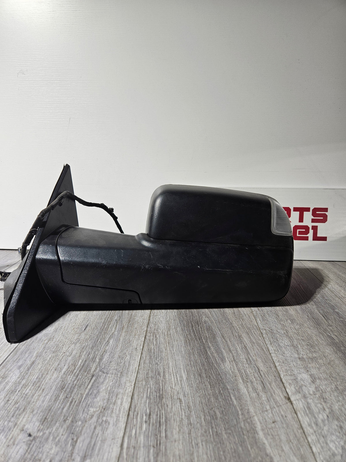 2019-2024 RAM 1500 DRIVER SIDE MIRROR OEM USED 68276473AC.