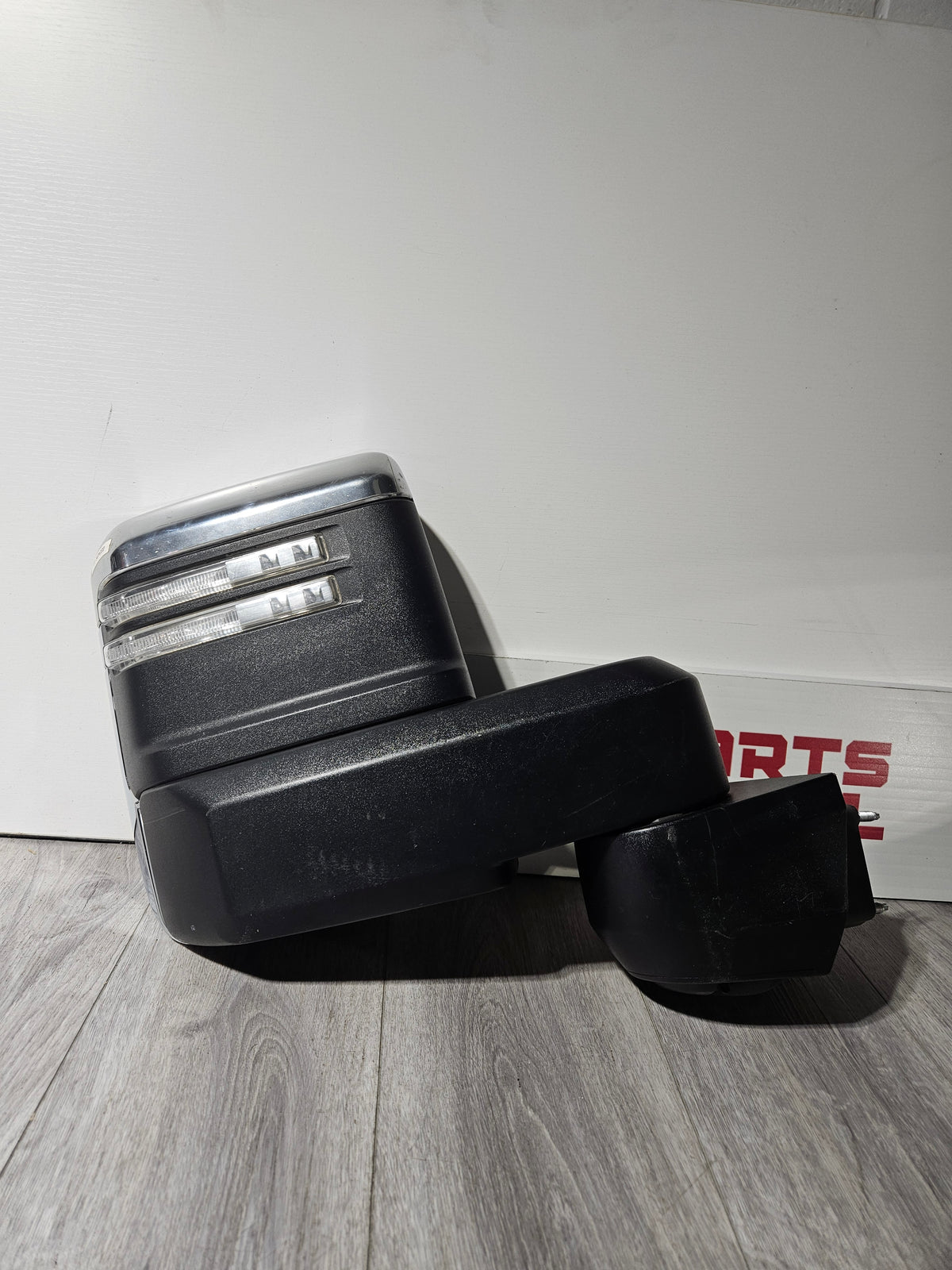 2021-2024 CHEVY SILVERADO AND GMC SEIRRA 2500-3500 HD PASSENGER SIDE DOOR MIRROR OEM USED 84944524