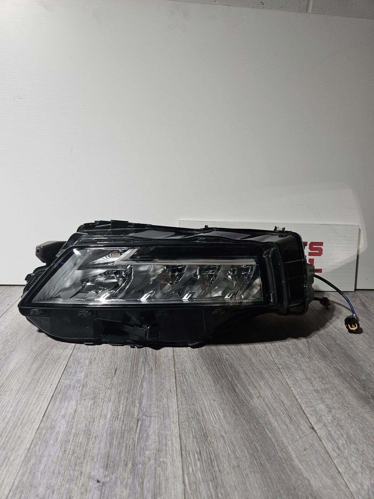 2021-2025 NISSAN ROUGE PASSENGER SIDE HEADLIGHT OEM USED  26010-6RR0A