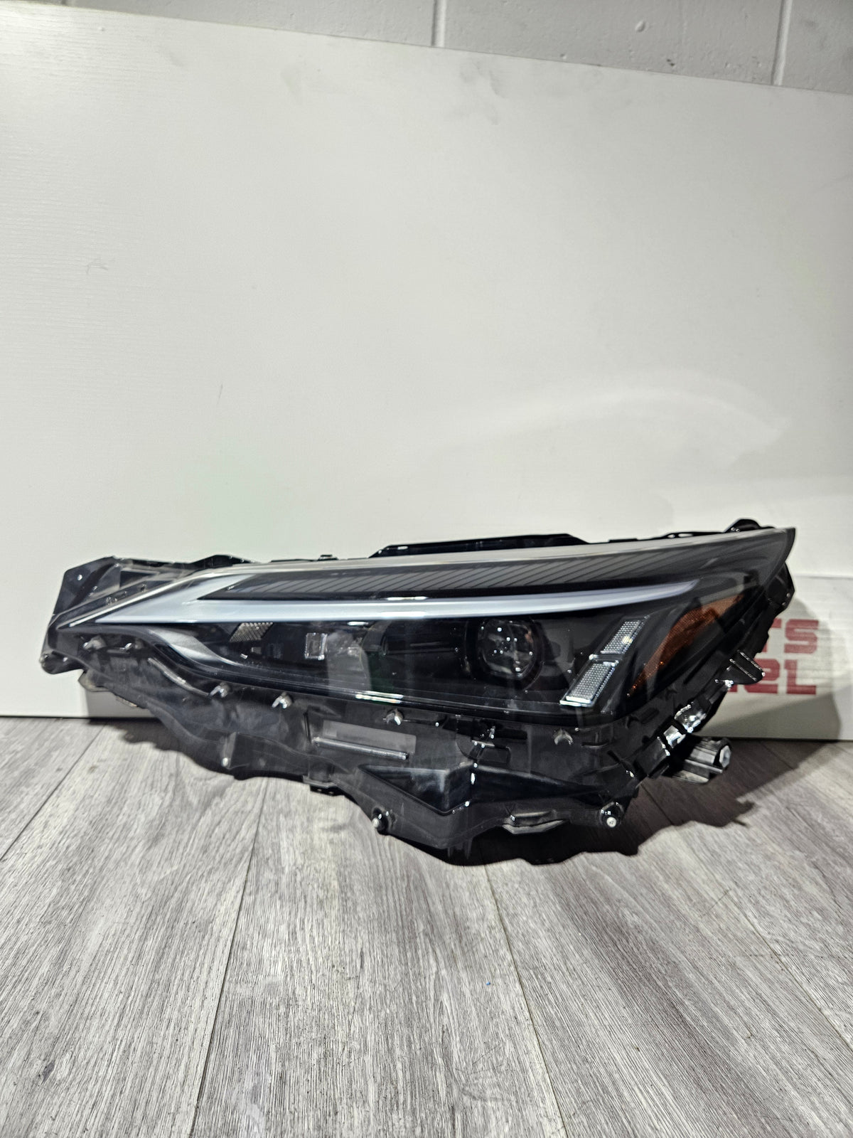 2022-2025 LEXUS NX DRIVER SIDE HEADLIGHT OEM USED 10100-8A0M0