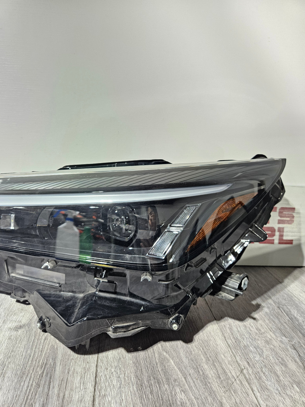 2022-2025 LEXUS NX DRIVER SIDE HEADLIGHT OEM USED 10100-8A0M0