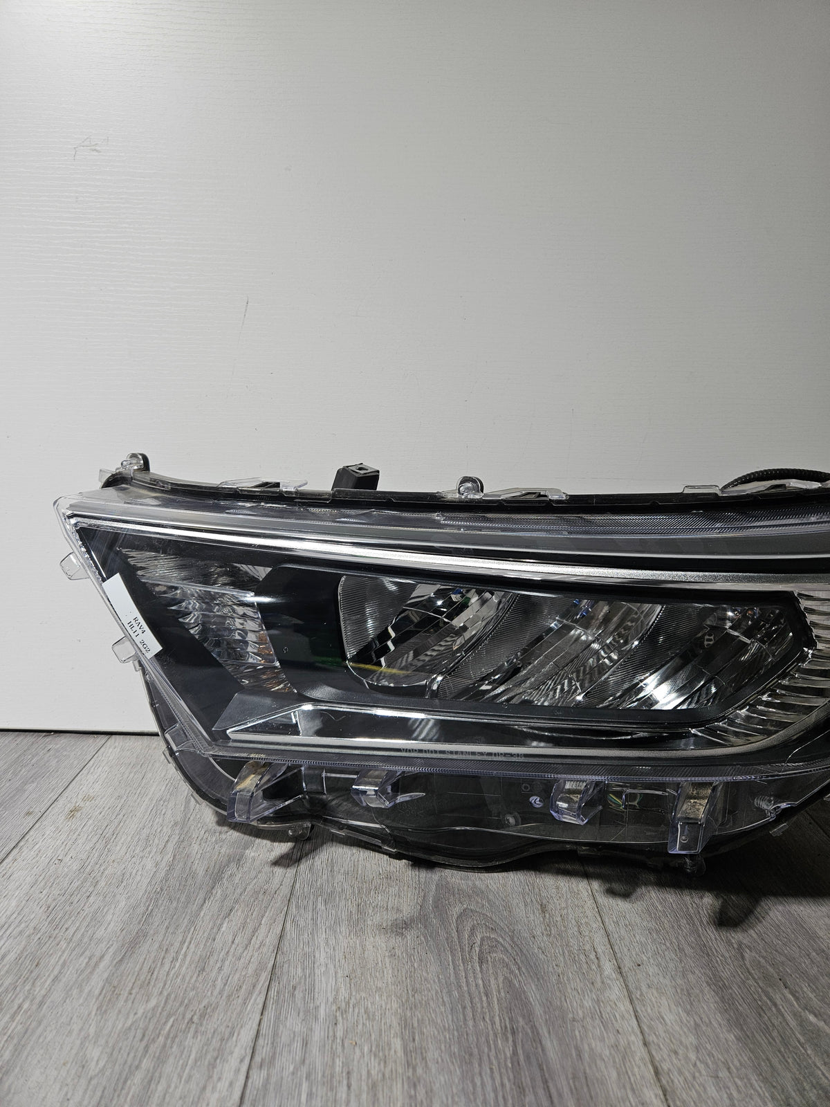 2019-2021 TOYOTA RAV4 DRIVER SIDE HEADLIGHT OEM USED