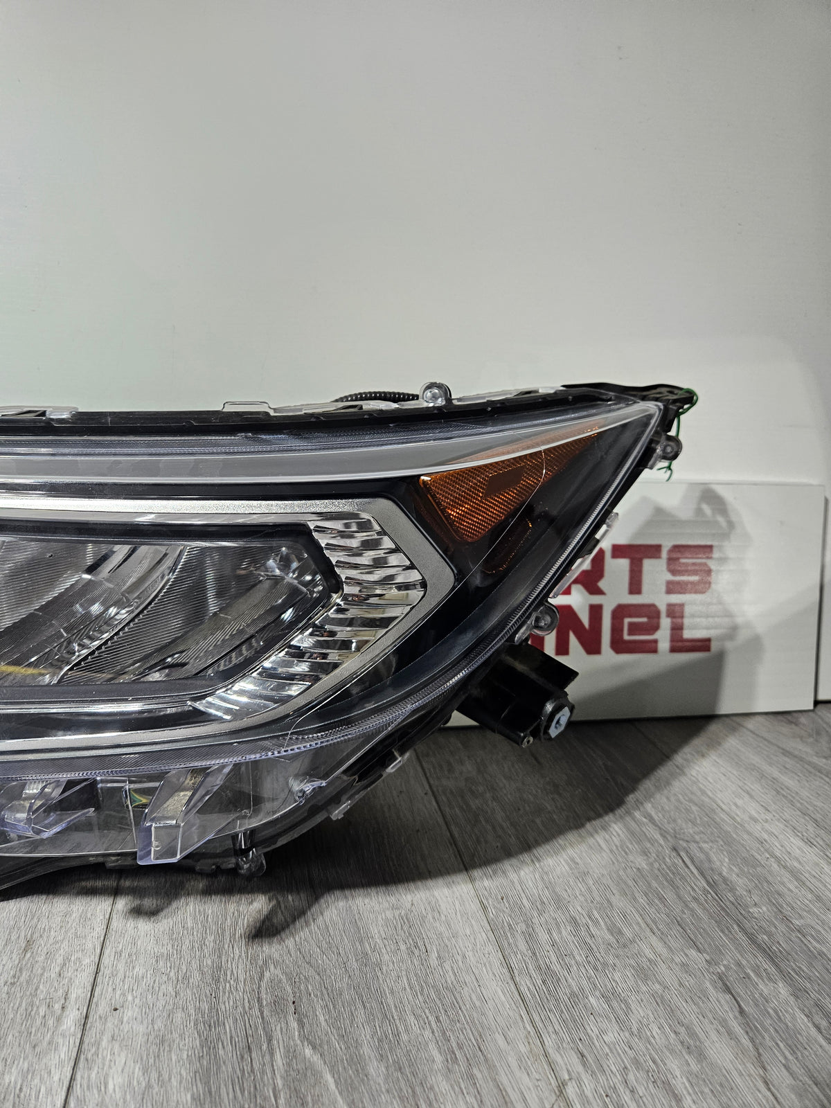 2019-2021 TOYOTA RAV4 DRIVER SIDE HEADLIGHT OEM USED