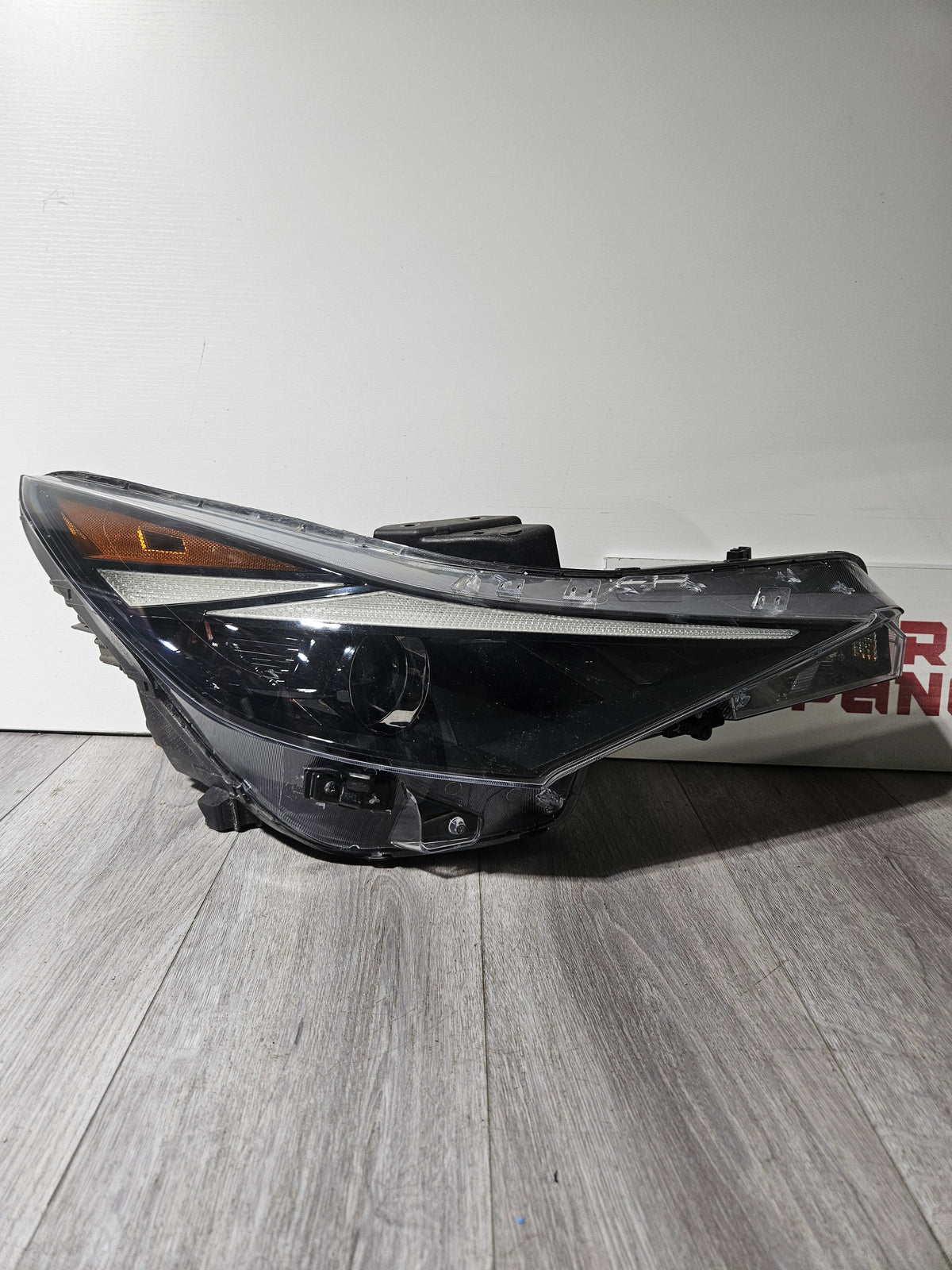 2021-2023 HYUNDAI ELANTRA PASSENGER SIDE HALOGEN HEADLIGHT OEM USED  92102-AA160