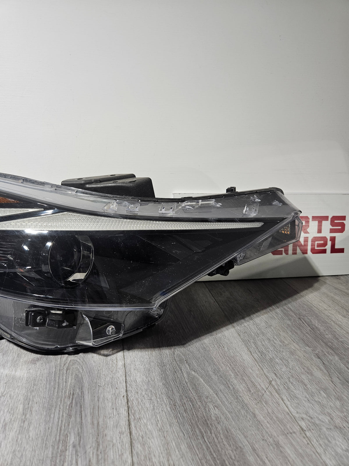 2021-2023 HYUNDAI ELANTRA PASSENGER SIDE HALOGEN HEADLIGHT OEM USED  92102-AA160