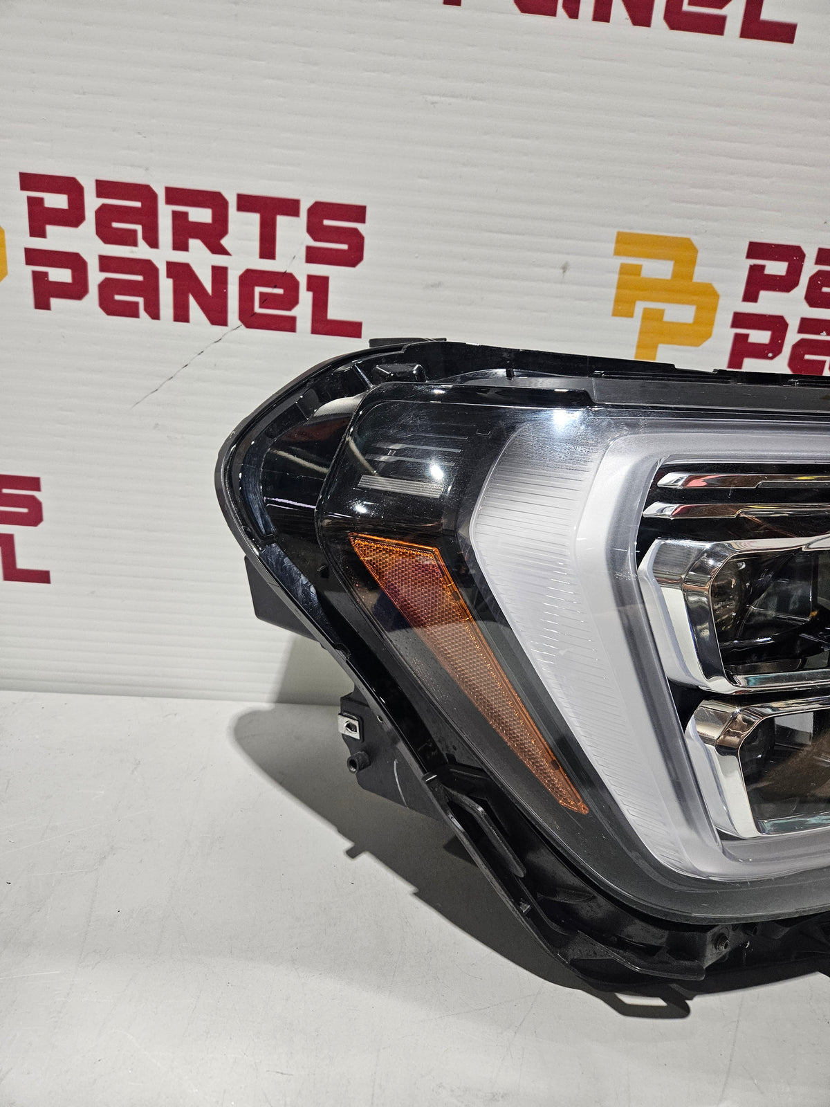 2025-2026 GMC TERRAIN LED PASSENGER SIDE HEADLIGHT OEM USED 26575119