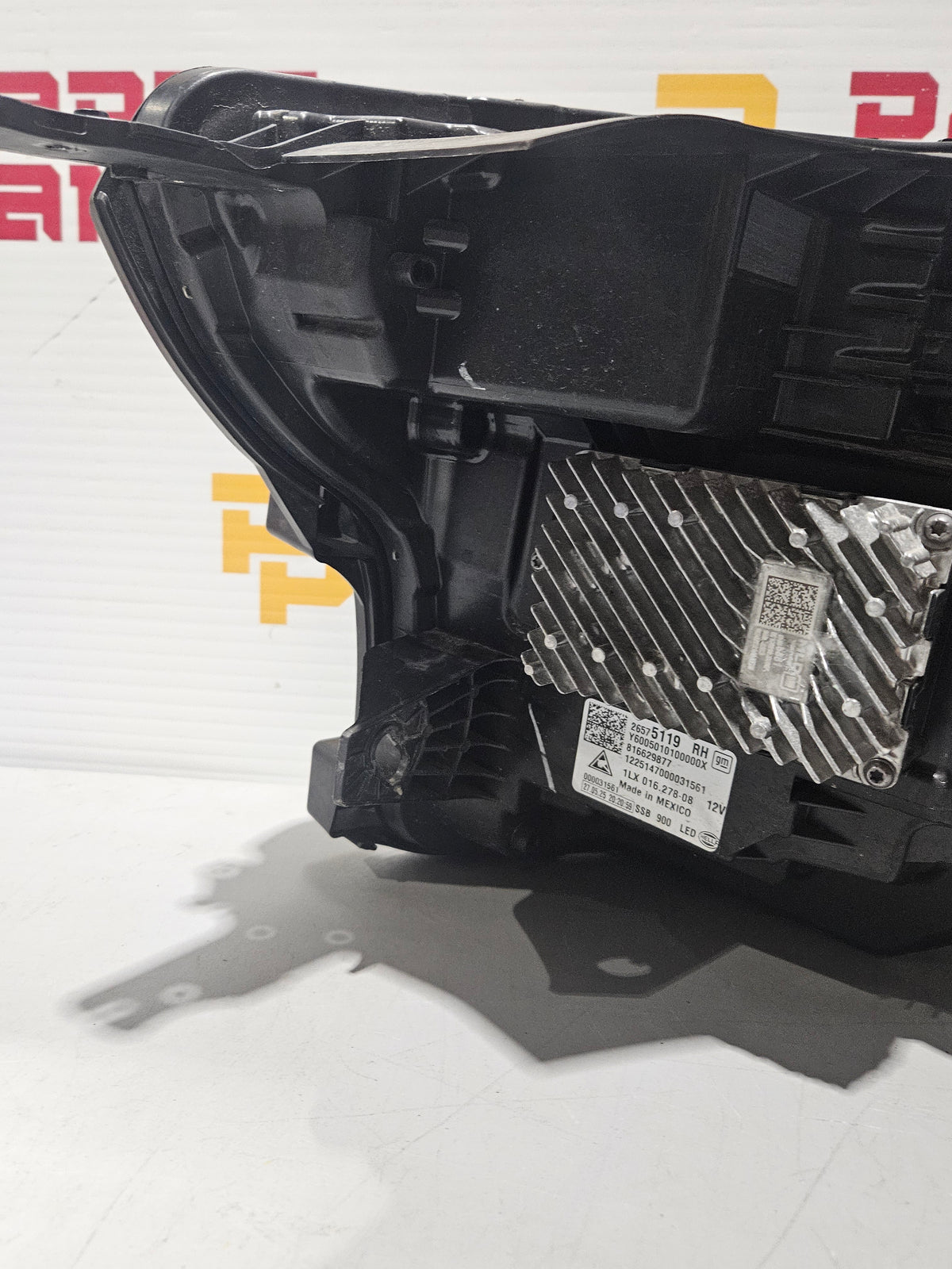 2025-2026 GMC TERRAIN LED PASSENGER SIDE HEADLIGHT OEM USED 26575119