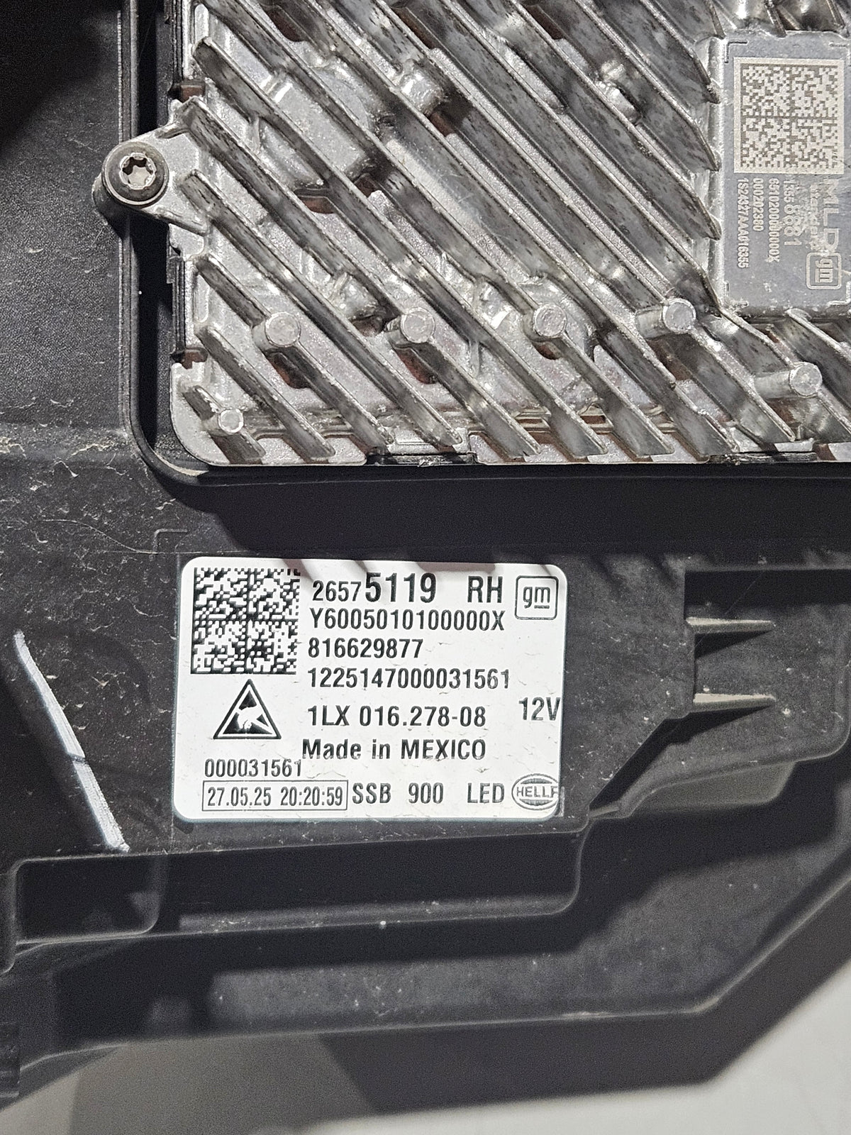 2025-2026 GMC TERRAIN LED PASSENGER SIDE HEADLIGHT OEM USED 26575119