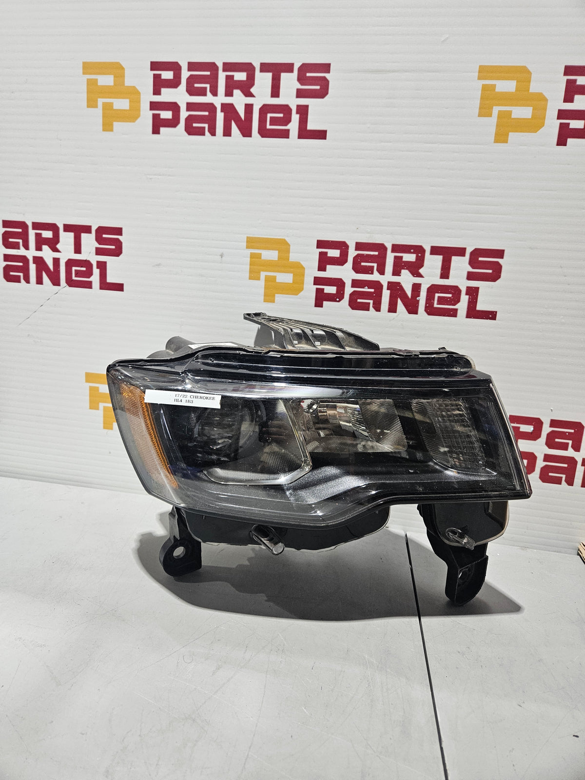 2017-2022 JEEP GRAND CHEROKEE PASSENGER SIDE HEADLIGHT 68266646AE OEM USED