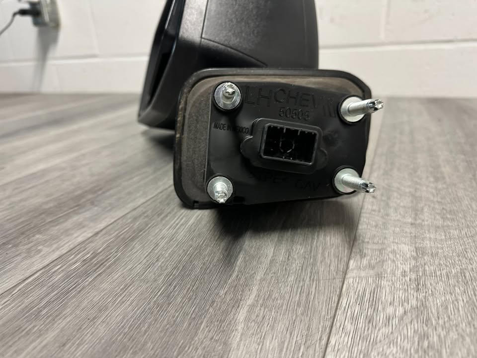 2019 - 2024 CHEVY SILVERADO 1500 LEFT / DRIVER SIDE DOOR MIRROR OEM 84823128