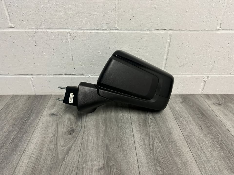 2019 - 2024 CHEVY SILVERADO 1500 LEFT / DRIVER SIDE DOOR MIRROR OEM 84823128