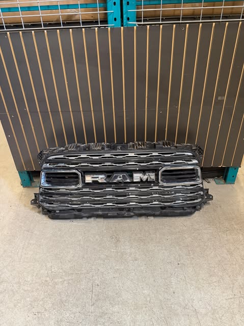2019 - 2024 RAM 2500 / 3500 LIMITED FRONT GRILLE