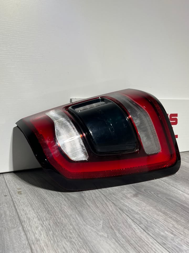 2019-2024 RAM 1500 DRIVER HAND SIDE TAIL LIGHT OEM 68262533AH