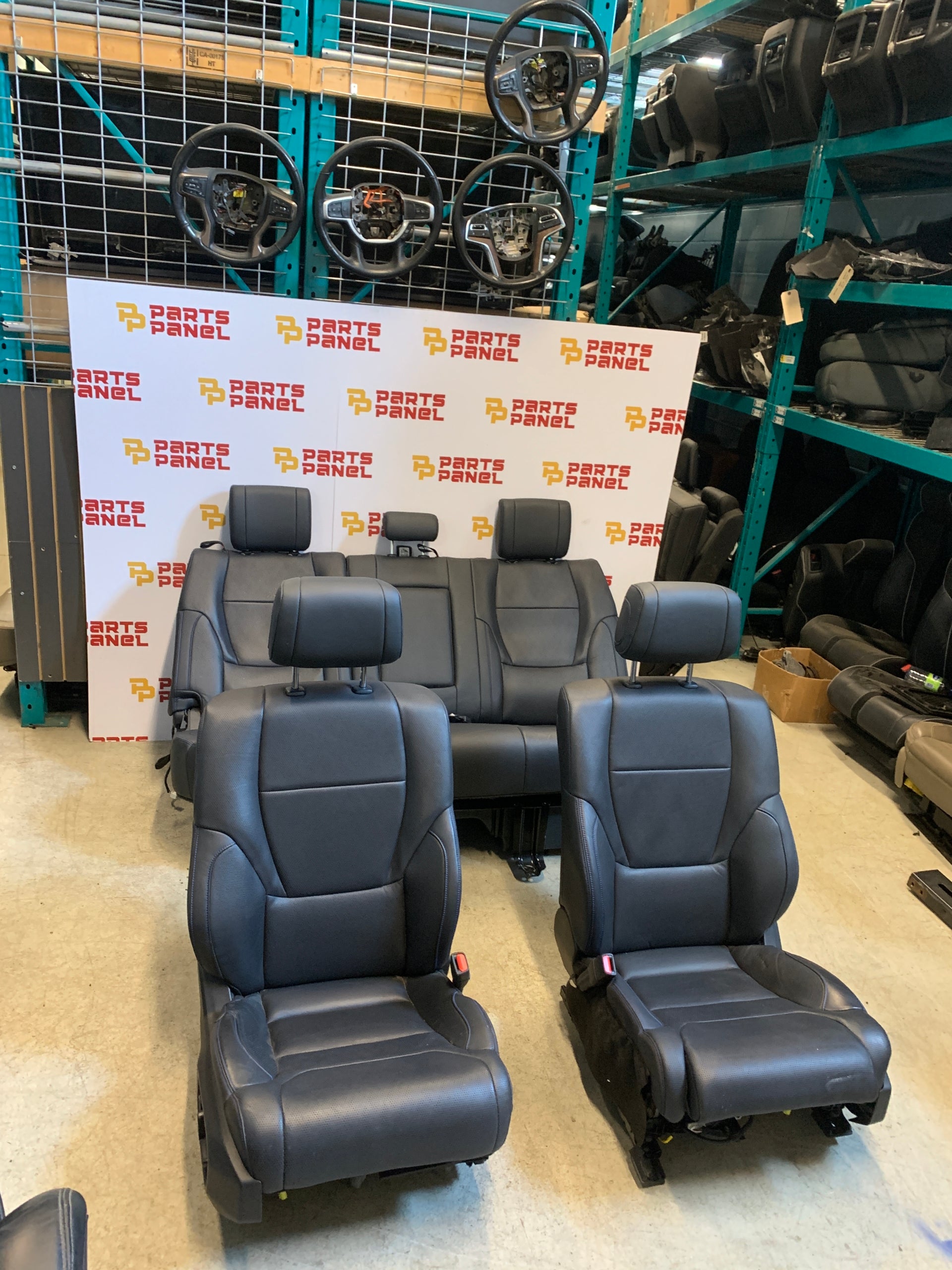 2023 - 2025 TOYOTA TUNDRA JUEGO COMPLETO DE ASIENTOS DE CUERO CON CALEFACCIÓN Y VENTILACIÓN