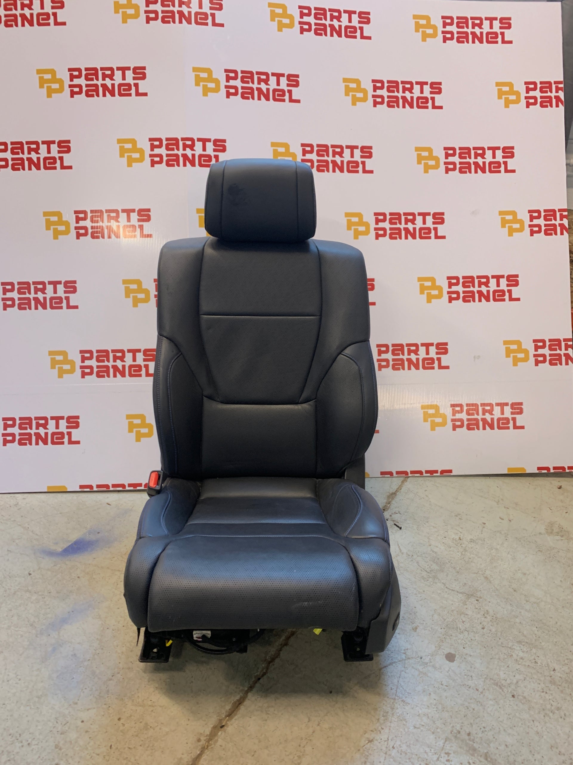 2023 - 2025 TOYOTA TUNDRA FRONT DRIVER SIDE LEATHER SEAT WITH HEAT AND VENTILATION 