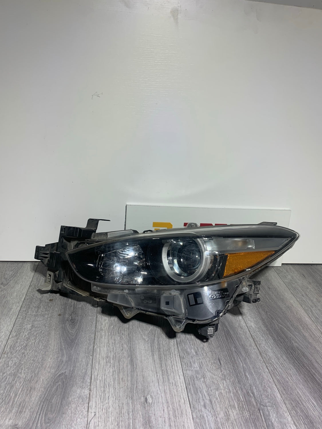 2017-2018 MAZDA 3 DRIVER SIDE SIDE LH SIDE HEADLIGHT OEM USED