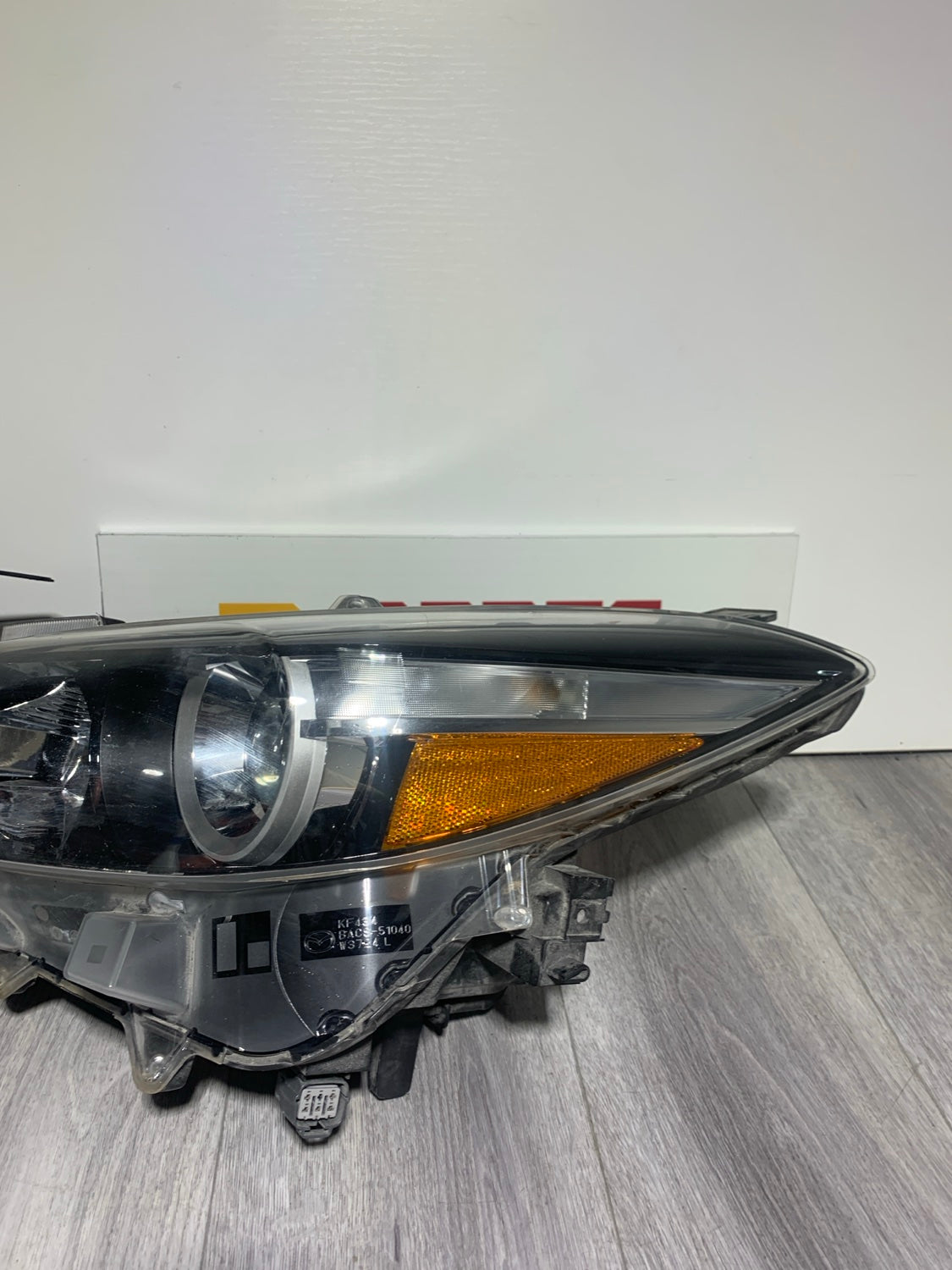 2017-2018 MAZDA 3 DRIVER SIDE SIDE LH SIDE HEADLIGHT OEM USED
