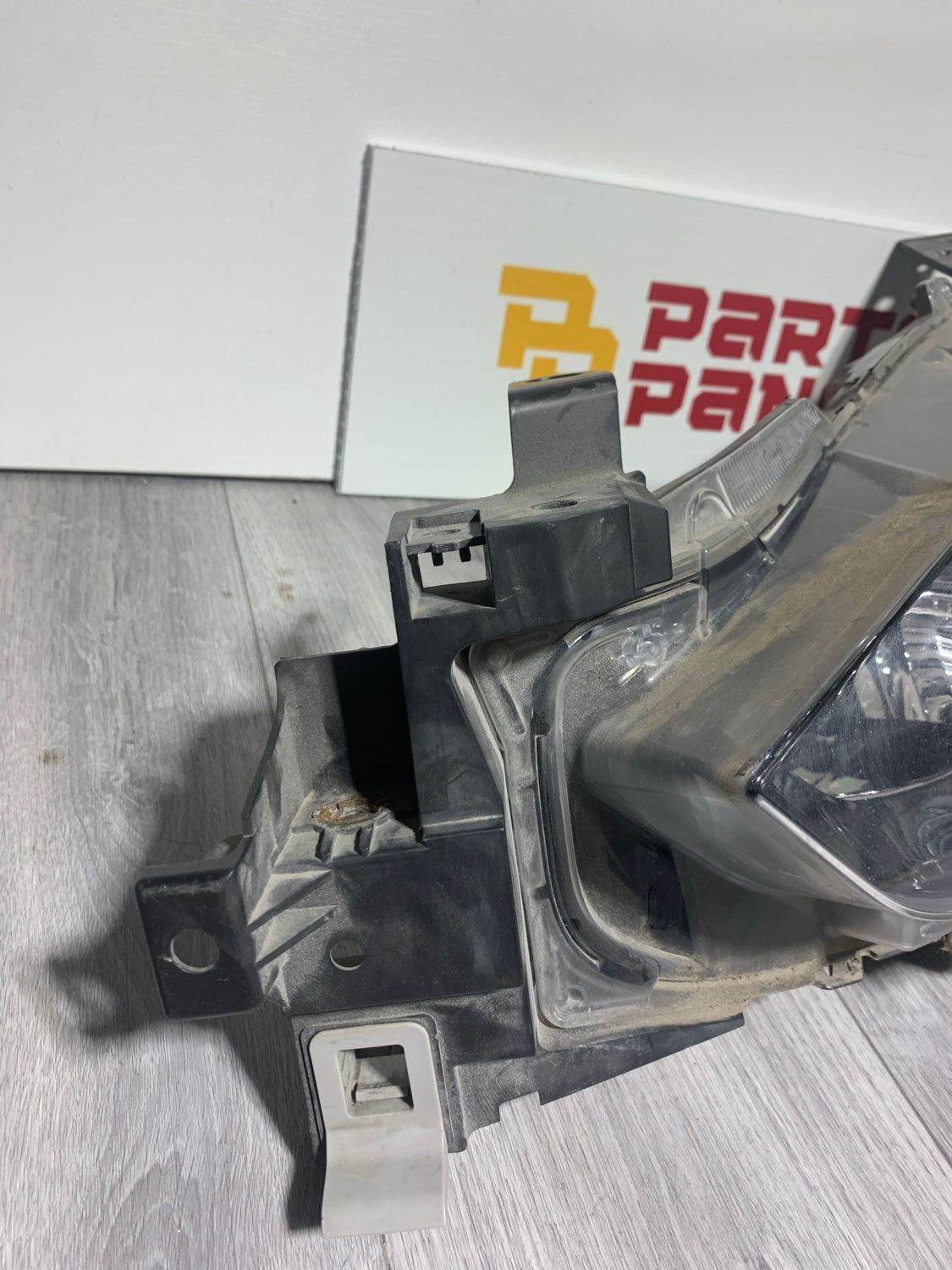 2017-2018 MAZDA 3 DRIVER SIDE SIDE LH SIDE HEADLIGHT OEM USED