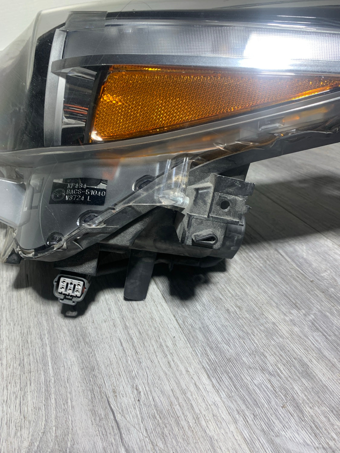2017-2018 MAZDA 3 DRIVER SIDE SIDE LH SIDE HEADLIGHT OEM USED